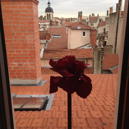 Les Toits De *